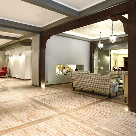 ホテル Aubrecht Country